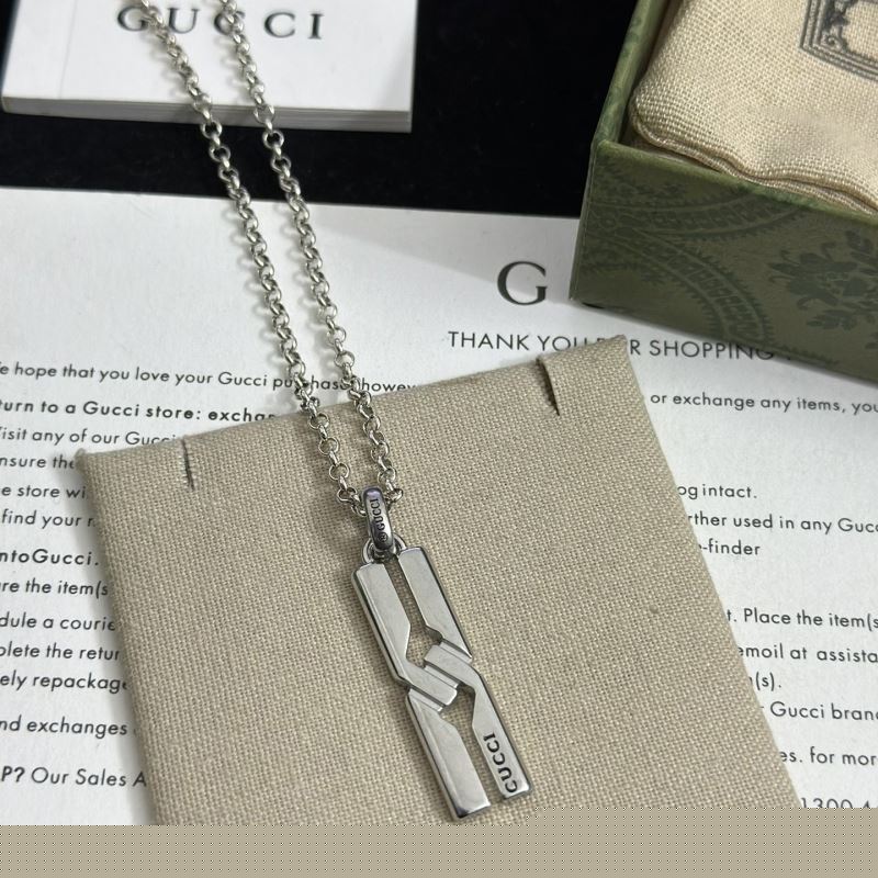 G*u*i necklaces